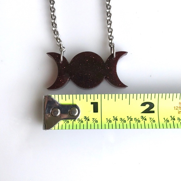 Dark red & glitter resin moon phase necklace - Picture 9 of 11